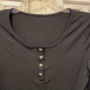 Women’s heart button top